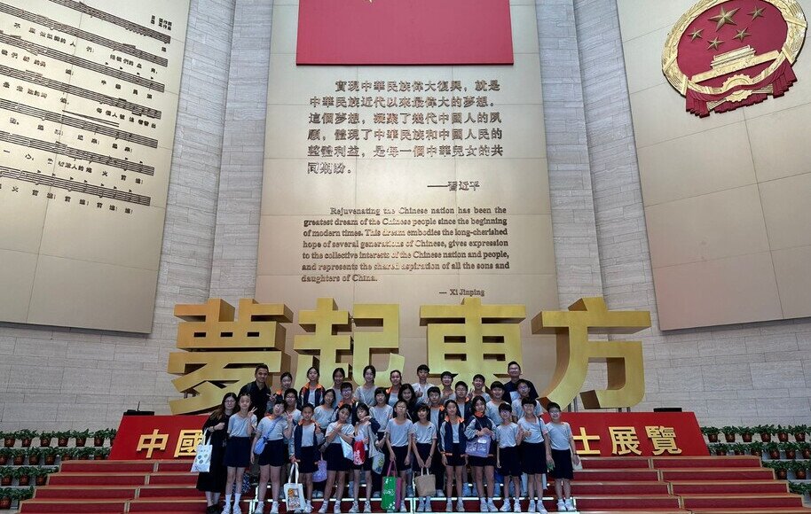 升旗隊隊員參觀駐香港部隊展覽中心