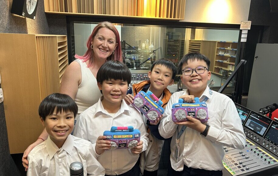 Group photo with Cruz in the studio